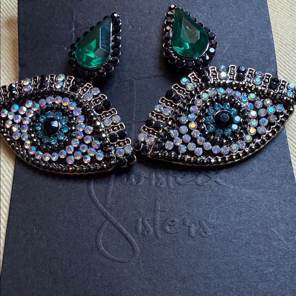 Fashion Jewelry Green Eye Drop Earrings with Iridescent Rhinestones